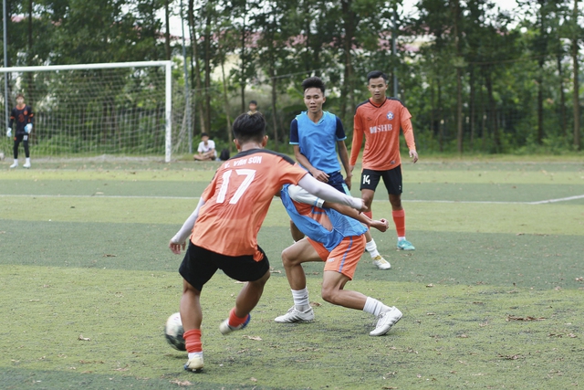 Giải bóng đá Thanh Niên Sinh viên Việt Nam: Đội cổ động viên cũng ra trận - Ảnh 1.