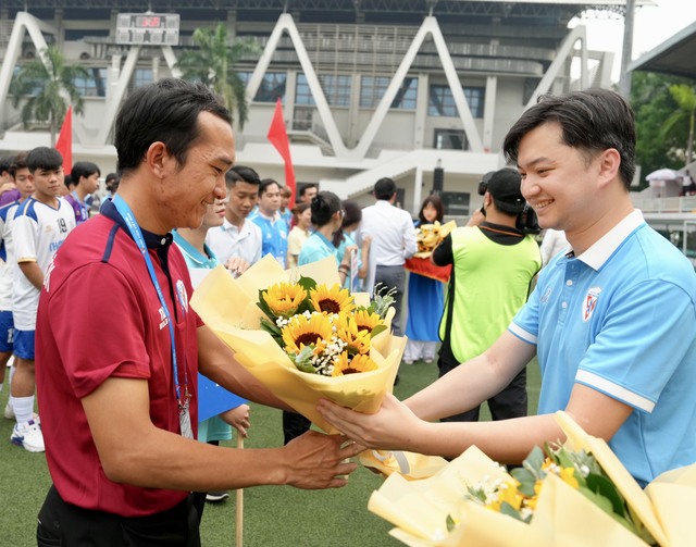Tưng bừng khai mạc vòng loại giải bóng đá Thanh Niên Sinh viên Việt Nam  - Ảnh 2.