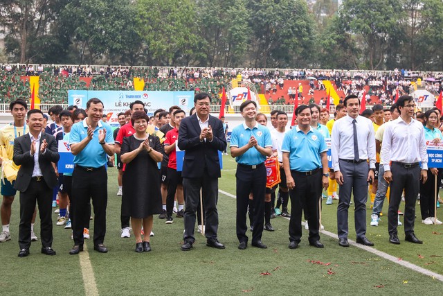 Tưng bừng khai mạc vòng loại giải bóng đá Thanh Niên Sinh viên Việt Nam  - Ảnh 1.