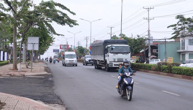 Bình Phước: Thu hồi hơn 100 phù hiệu xe vận tải vi phạm tốc độ nhiều lần - Ảnh 1.