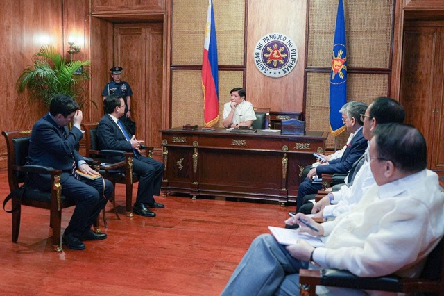 Tổng thống Philippines ra tuyên bố cứng rắn sau khi triệu tập đại sứ Trung Quốc - Ảnh 1.