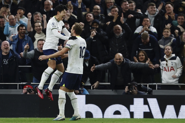 Ngoại hạng Anh: Son Heung-min 'nổ súng' giúp Tottenham vào tốp 4 - Ảnh 1.