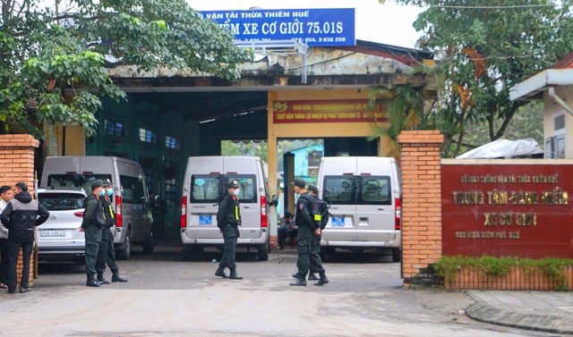 Chiều 16.2, lực lượng chức năng đã tiến hành khám xét, bắt tạm giam 3 lãnh đạo Trung tâm đăng kiểm xe cơ giới tỉnh Thừa Thiên - Huế