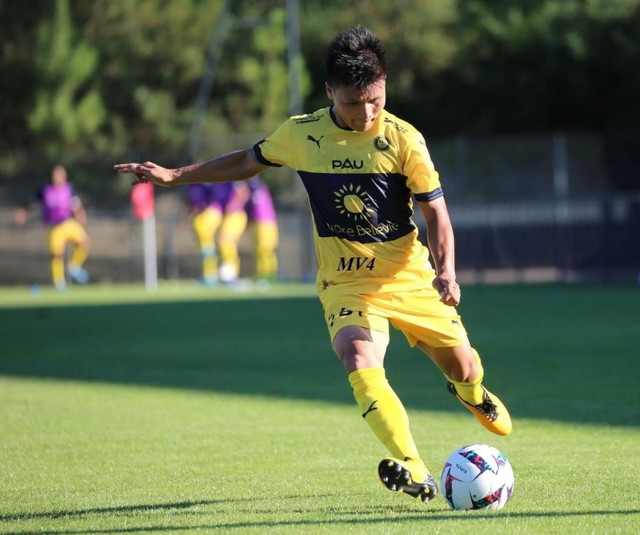 Quang Hải trở lại trong đội hình chính thức Pau FC - Ảnh 1.