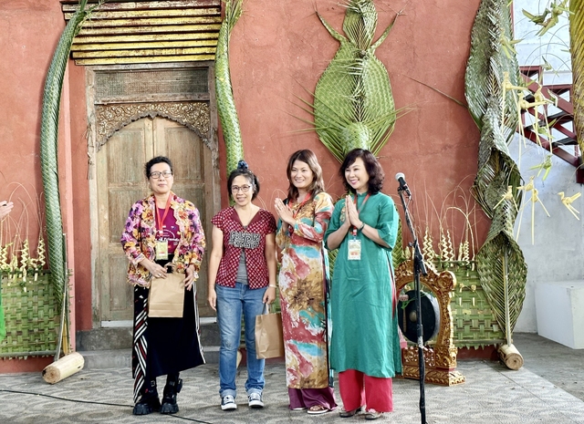 Hoạ sĩ nữ Việt tham gia Triển lãm Nghệ thuật Quốc tế Nữ 2023 ‘Journey Of Friendships’ - Ảnh 4.