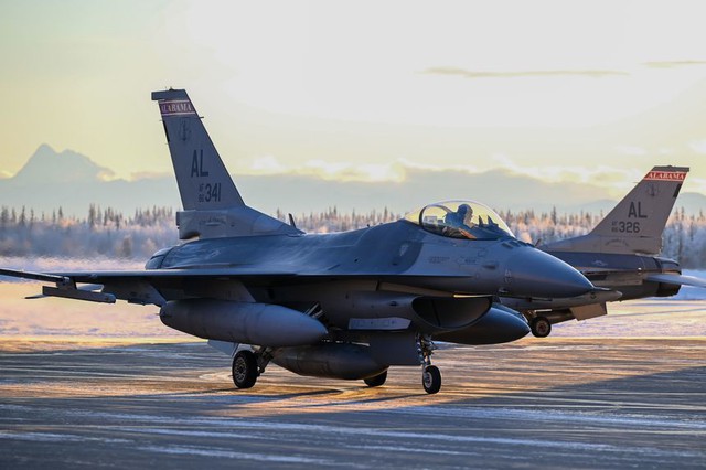 Ukraine gây áp lực với nghị sĩ Mỹ trong việc cung cấp chiến đấu cơ F-16 - Ảnh 1.