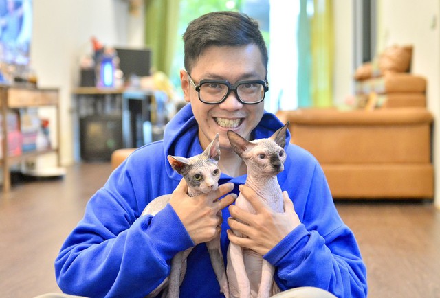 Chàng trai Hà Thành dành tình yêu cho những chú mèo 'xấu xí nhất thế giới' - Ảnh 1.