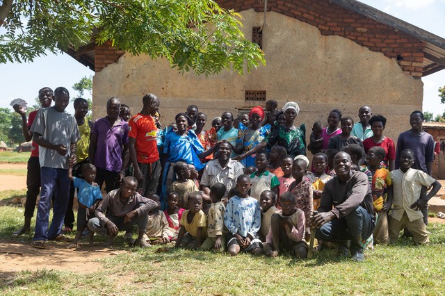 Người đàn ông Uganda có 12 vợ, 102 con thừa nhận ‘vô trách nhiệm’ - Ảnh 1.