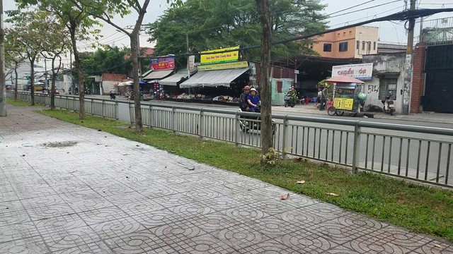 TP.HCM: Xe máy nghi bị đốt cạnh công viên Phú Lâm - Ảnh 3.