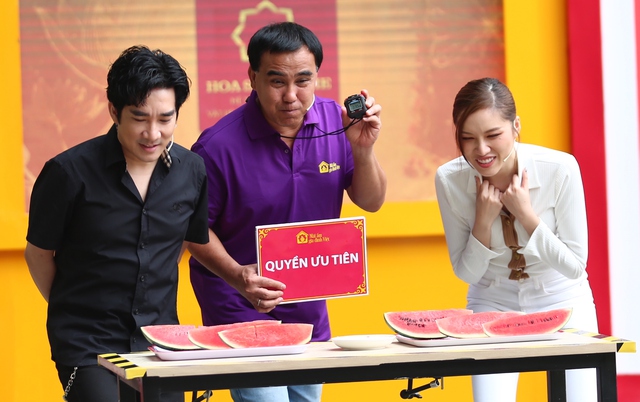 Quang Hà, Quyền Linh bỏ tiền túi tặng trẻ mồ côi trong show thực tế - Ảnh 2.