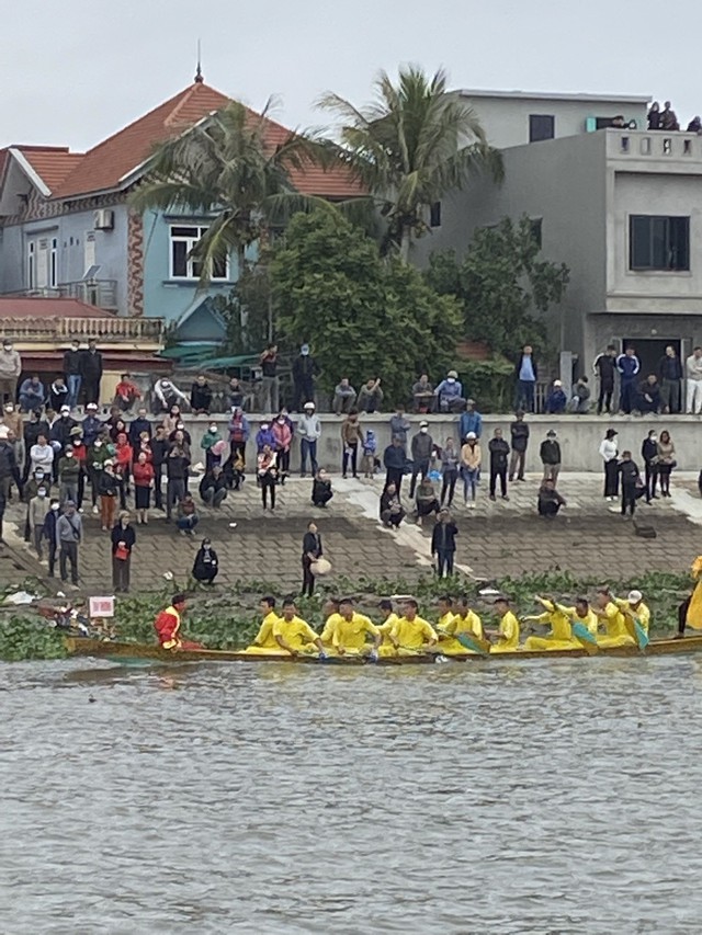 Lễ hội bơi trải tại Thái Bình: Người dân nô nức tham gia - Ảnh 1.