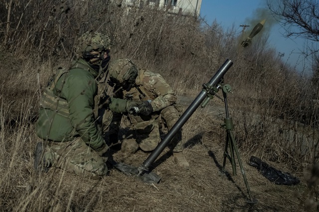 Chiến sự đến tối 2.2: Ukraine cảnh báo chuyển động của Nga ở biên giới phía đông - Ảnh 1.