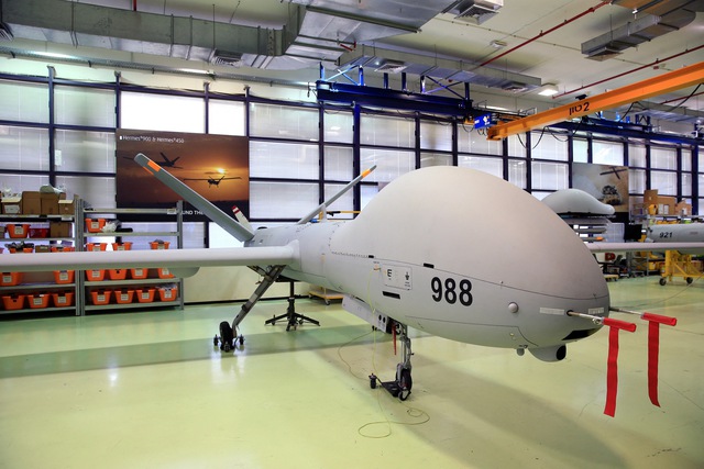UAV Israel có thể mang theo cả tấn bom trọng lực - Ảnh 1.