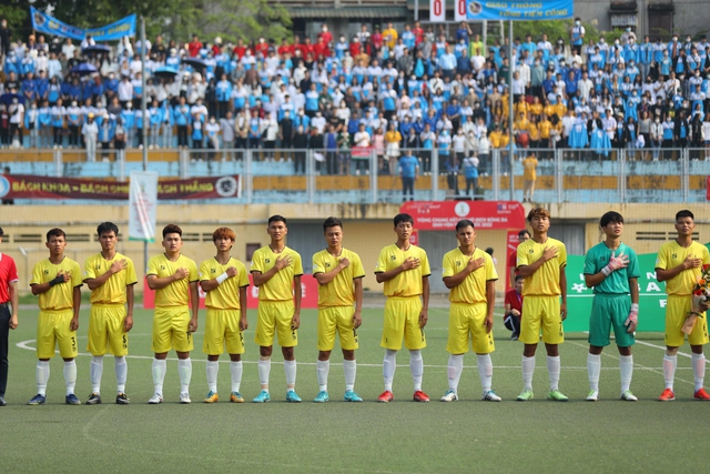 Đội bóng Trường ĐH Sư phạm Thể dục thể thao Hà Nội trong một giải bóng đá sinh viên trước đây