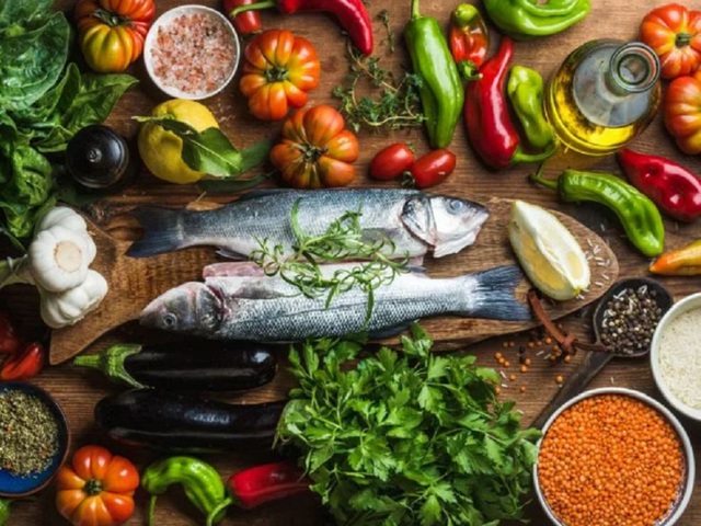 Ngũ cốc nguyên hạt, cá giàu a xít béo omega-3 và rau củ có thể giúp kéo dài tuổi thọ người mắc tiểu đường loại 2