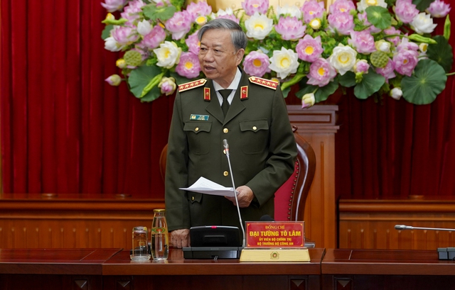 Đại tướng Tô Lâm khen Công an tỉnh Tiền Giang phá chuyên án đòi nợ thuê 'khủng' - Ảnh 1.