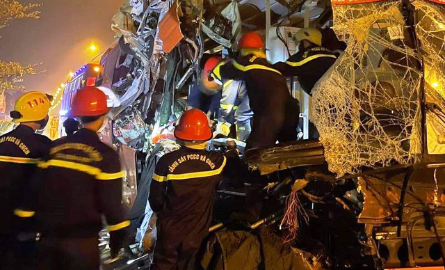 Thêm 1 vụ tai nạn nghiêm trọng tại Quảng Nam khiến hàng chục người thương vong - Ảnh 1.