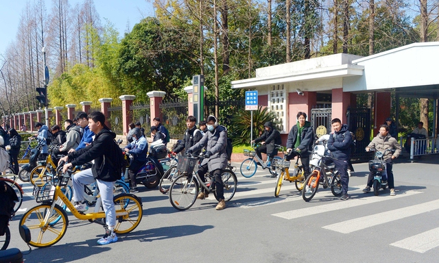 Tình hình Covid-19 ngày 21.2: Sinh viên Trung Quốc quay lại trường - Ảnh 1.