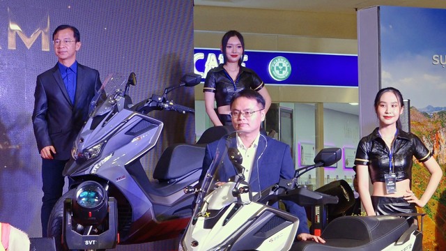 XCITING S350 - mẫu maxi scooter đầu tiên ra mắt tại Việt Nam - Ảnh 2.
