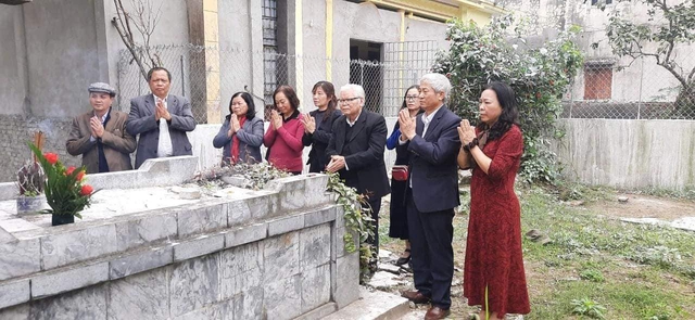 Mộ nhà thơ Nguyễn Bính bị xâm phạm, gia đình mong cơ quan chức năng vào cuộc - Ảnh 3. Mộ nhà thơ Nguyễn Bính bị xâm phạm, gia đình mong cơ quan chức năng vào cuộc - Ảnh 3.