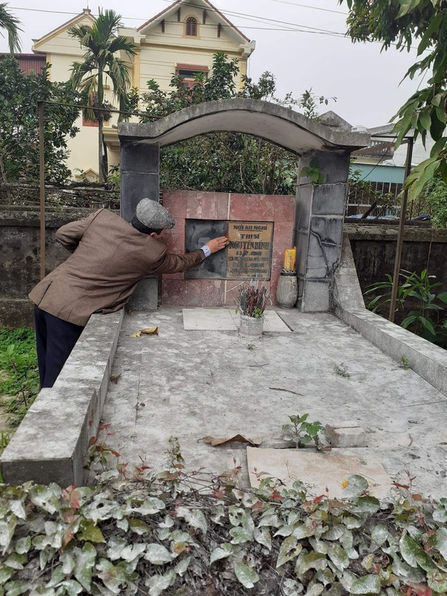 Mộ nhà thơ Nguyễn Bính bị xâm phạm, gia đình mong cơ quan chức năng vào cuộc - Ảnh 5. Mộ nhà thơ Nguyễn Bính bị xâm phạm, gia đình mong cơ quan chức năng vào cuộc - Ảnh 5.