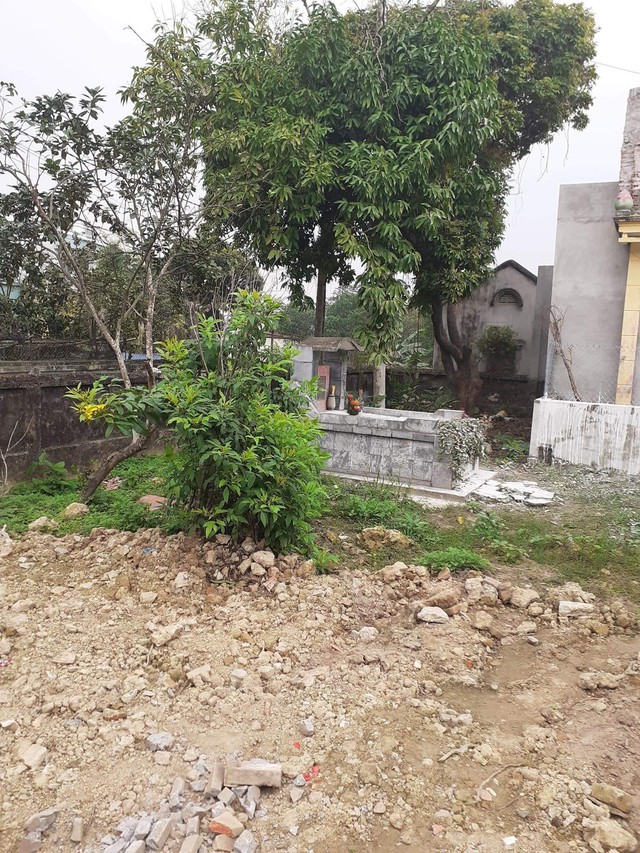Mộ nhà thơ Nguyễn Bính bị xâm phạm, gia đình mong cơ quan chức năng vào cuộc - Ảnh 2. Mộ nhà thơ Nguyễn Bính bị xâm phạm, gia đình mong cơ quan chức năng vào cuộc - Ảnh 2.