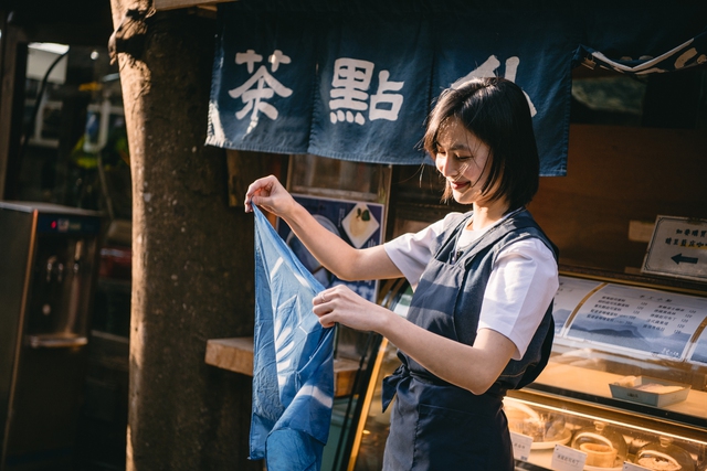  Helly Tống thử tài nhuộm vải truyền thống của người Khách Gia khi đến Đài Loan - Ảnh 5.