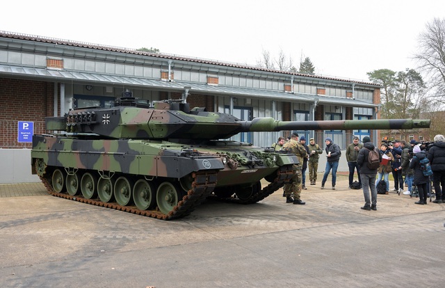 Binh sĩ Ukraine đánh giá xe tăng Leopard 2 như thế nào khi được huấn luyện? - Ảnh 1.