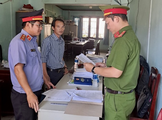 Bình Thuận: Bắt giam cán bộ công chức địa chính lợi dụng chức vụ quyền hạn - Ảnh 1.