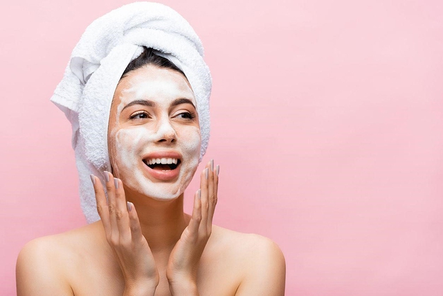 Làm sạch da có tác dụng ngừa mụn và giúp dưỡng chất thẩm thấu tốt hơn