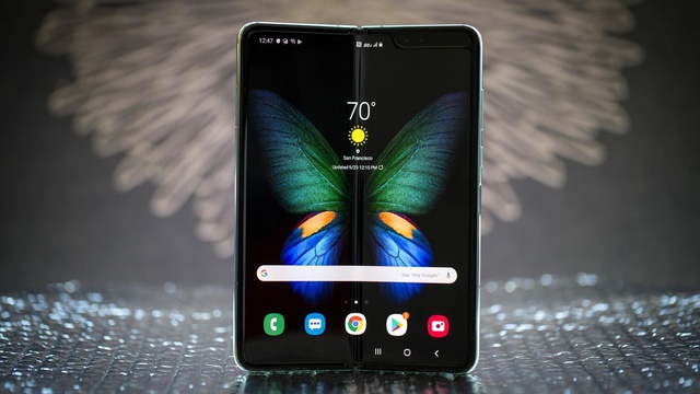 Galaxy Z Fold là flagship có giá lên tới 50 triệu đồng