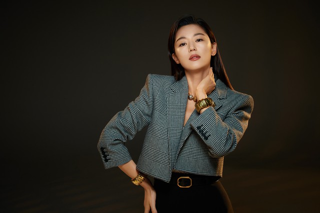 Jeon Ji Hyun mặc một kiểu áo trendcoat cũng đủ tạo nên đẳng cấp thời trang  - Ảnh 11.