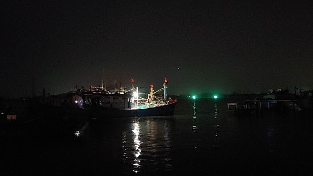 Quảng Trị: Kịp thời cứu hộ 3 ngư dân gặp nạn trên biển - Ảnh 2.