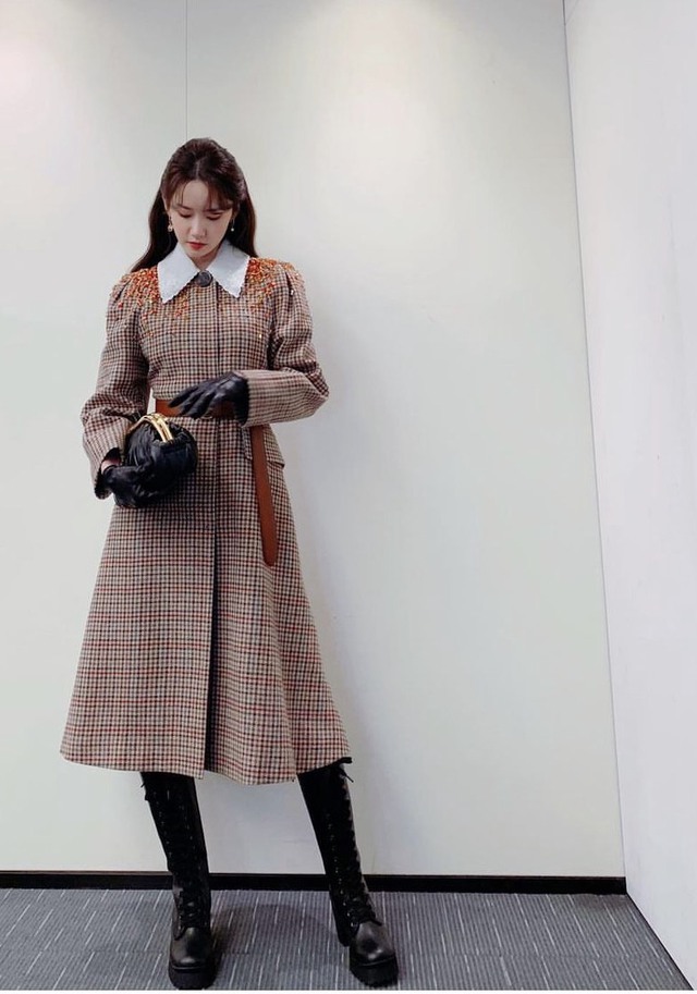 Jeon Ji Hyun mặc một kiểu áo trendcoat cũng đủ tạo nên đẳng cấp thời trang - Ảnh 15.