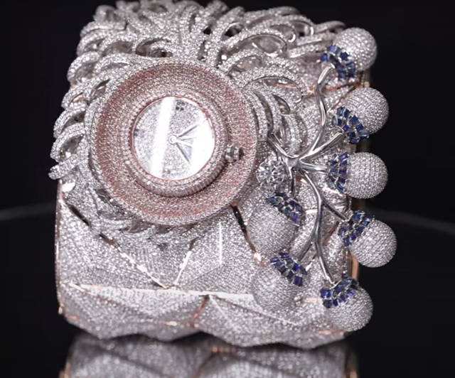 Chiếc đồng hồ độc đáo đính kim cương nhiều nhất thế giới - Ảnh 2.