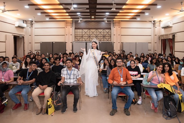 Hoa hậu Bảo Ngọc diễn thuyết trước hàng trăm sinh viên tại đại học ở Ấn Độ - Ảnh 9.