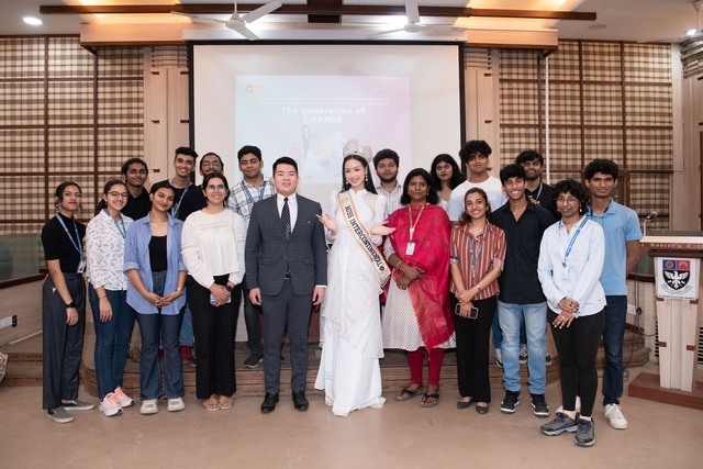 Hoa hậu Bảo Ngọc diễn thuyết trước hàng trăm sinh viên tại đại học ở Ấn Độ - Ảnh 2.