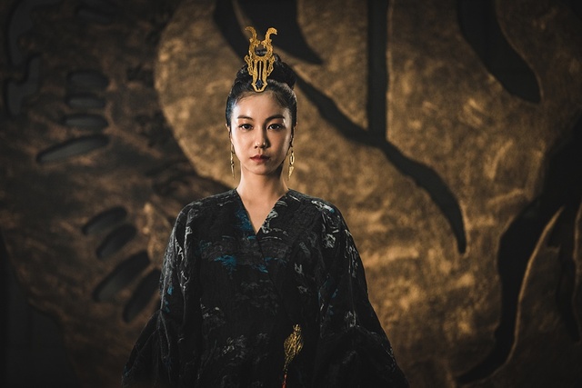 ‘Nữ hoàng cảnh nóng’ Kim Ok Bin tái mét xuất tuyệt hảo - Hình ảnh 7.