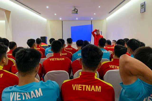 U.20 Việt Nam cải thiện thực đơn, 'mổ băng' chuẩn bị đấu Dubai FC - Ảnh 1.