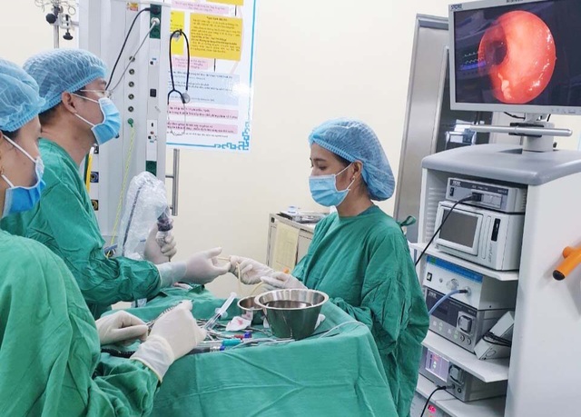 Phẫu thuật nội soi thành công cho bệnh nhân bị ngoại tử vách ngăn mũi - Ảnh 1.