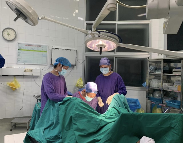 Bệnh viện Hữu nghị Việt Đức sẽ hạn chế ca mổ do thiếu vật tư y tế  - Ảnh 1.