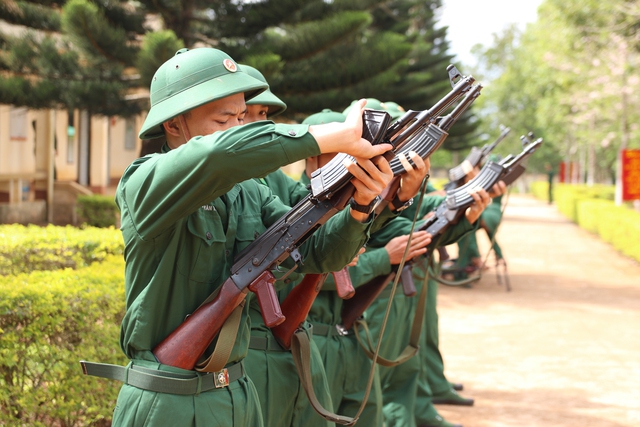 Bên trong nơi huấn luyện những tân binh mới nhập ngũ ở huyện biên giới Đắk Nông  - Ảnh 6.