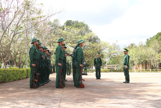 Bên trong nơi huấn luyện những tân binh mới nhập ngũ ở huyện biên giới Đắk Nông  - Ảnh 4.