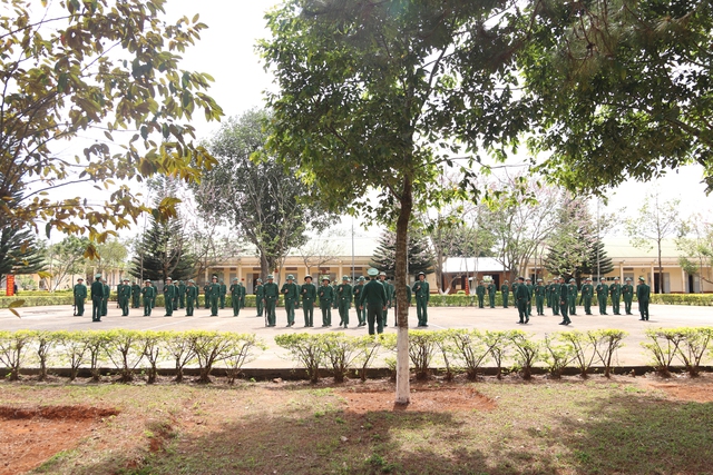 Bên trong nơi huấn luyện những tân binh mới nhập ngũ ở huyện biên giới Đắk Nông  - Ảnh 5.