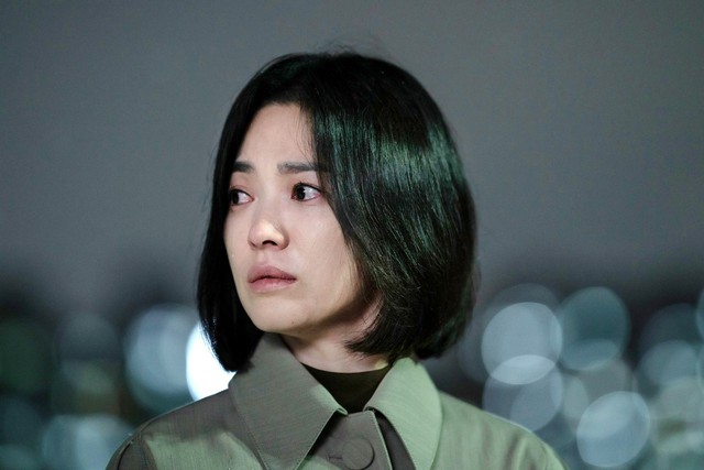Phần 2 'Vinh quang trong thù hận': Dong-eun (Song Hye-kyo) có thành công tìm thấy 'vinh quang'? - Ảnh 3.