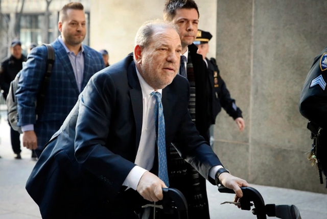 Nhà sản xuất phim Harvey Weinstein bị kết án thêm 16 năm vì tội hiếp dâm  - Ảnh 2.