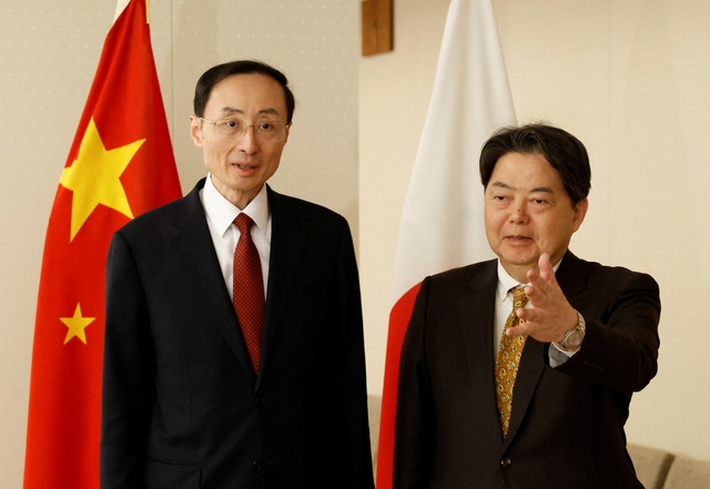 Thứ trưởng Bộ Ngoại giao Trung Quốc Tôn Vệ Đông và Ngoại trưởng Nhật Bản Yoshimasa Hayashi tại Tokyo ngày 22.2