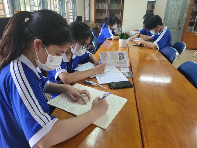 Giáo viên nói gì về đề tham khảo kỳ thi tốt nghiệp THPT vừa được công bố? - Ảnh 1. Giáo viên nói gì về đề tham khảo kỳ thi tốt nghiệp THPT vừa được công bố? - Ảnh 1.