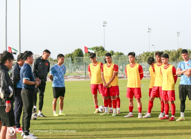 HLV Hoàng Anh Tuấn 'bối rối' chưa biết chọn cầu thủ nào dự giải U.20 châu Á - Ảnh 2.