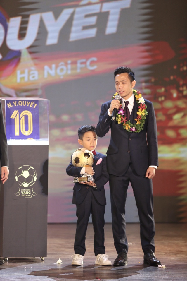 Quả bóng vàng Việt Nam 2022: Vinh danh nỗ lực của thủ lĩnh CLB Hà Nội - Ảnh 1.